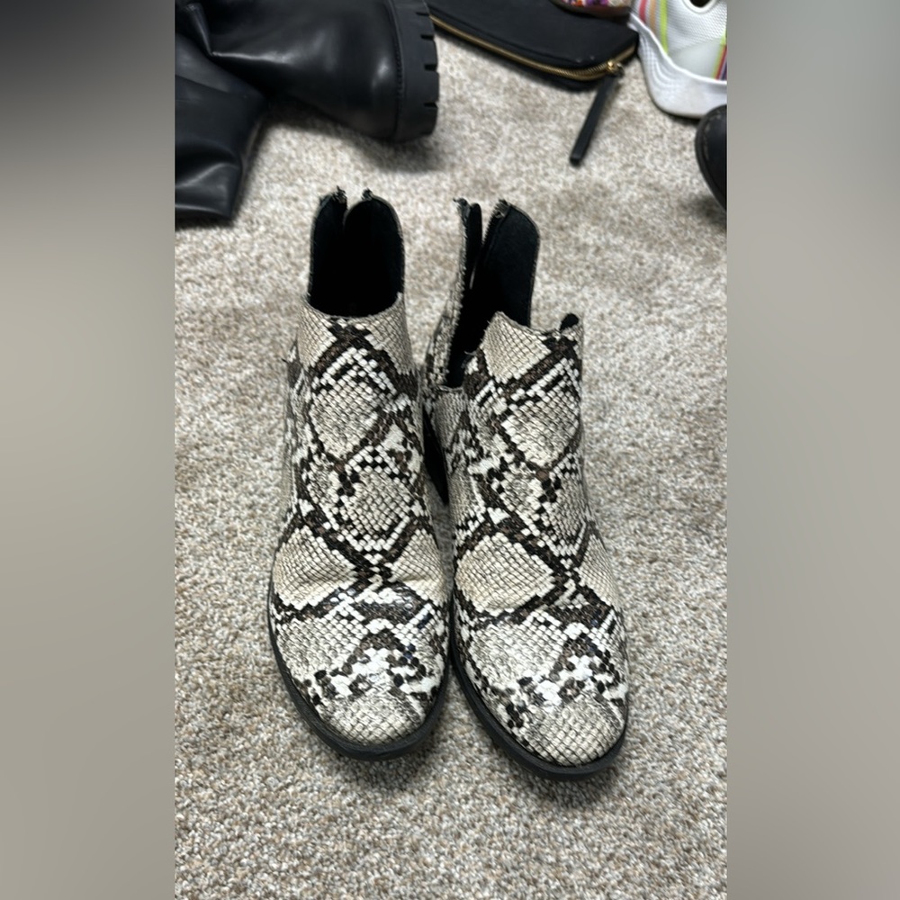 Steve Madden snakeskin booties very comfortable good condition